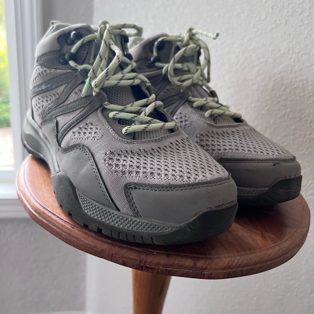 Eddie Bauer women’s hiking boots. Excellent condition. Size 9.